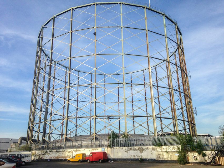 Alligator park in a gas holder by Avanton