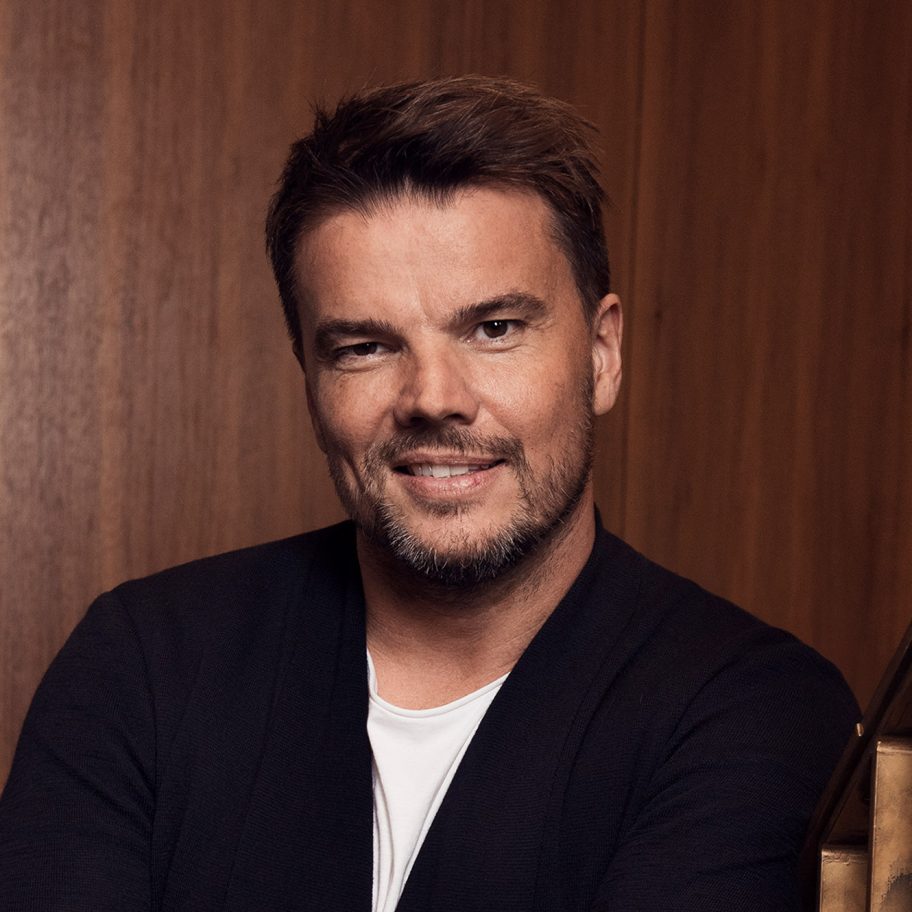 Bjarke Ingels meets Brazil's president Jair Bolsonaro to "change the face of tourism in Brazil"