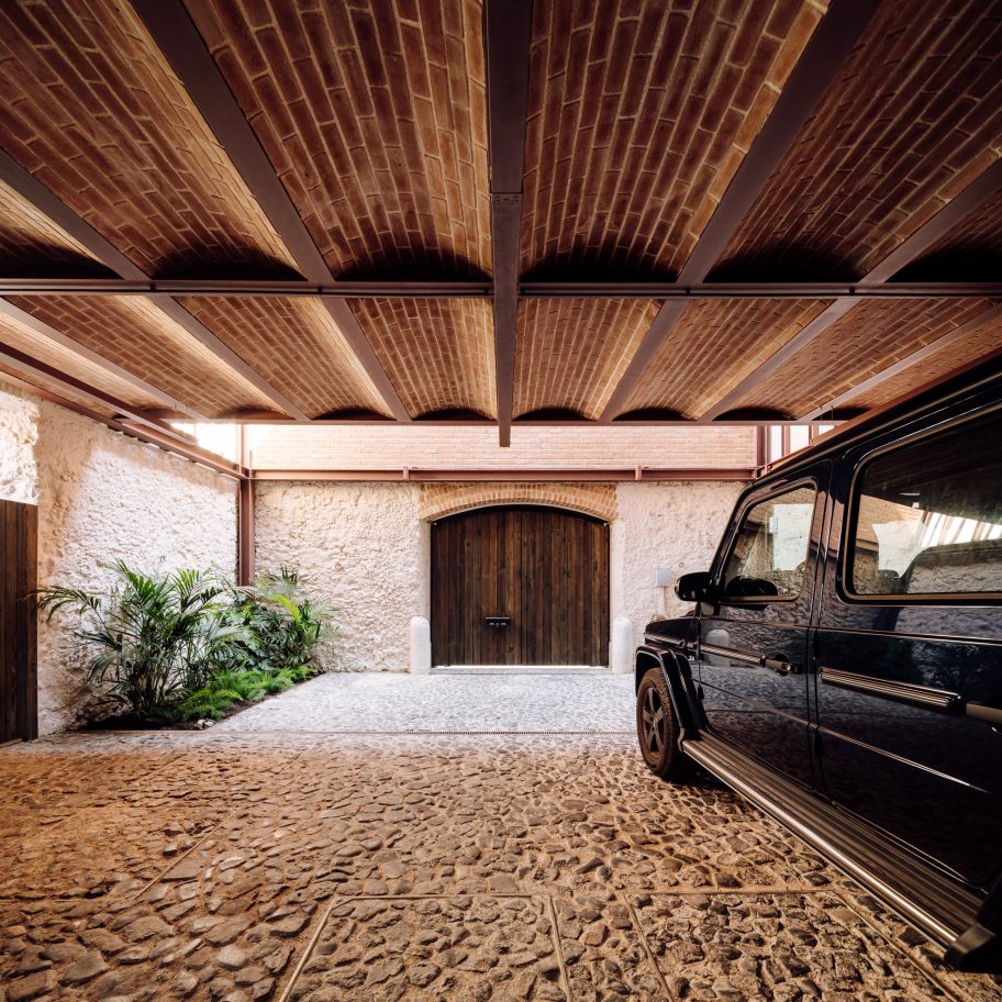 Casa Altinho by António Costa Lima Arquitectos