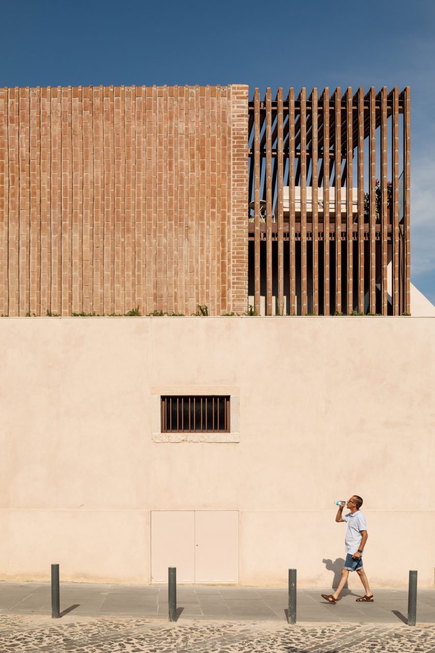 Casa Altinho by António Costa Lima Arquitectos