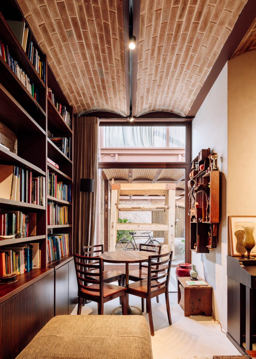 Casa Altinho by António Costa Lima Arquitectos