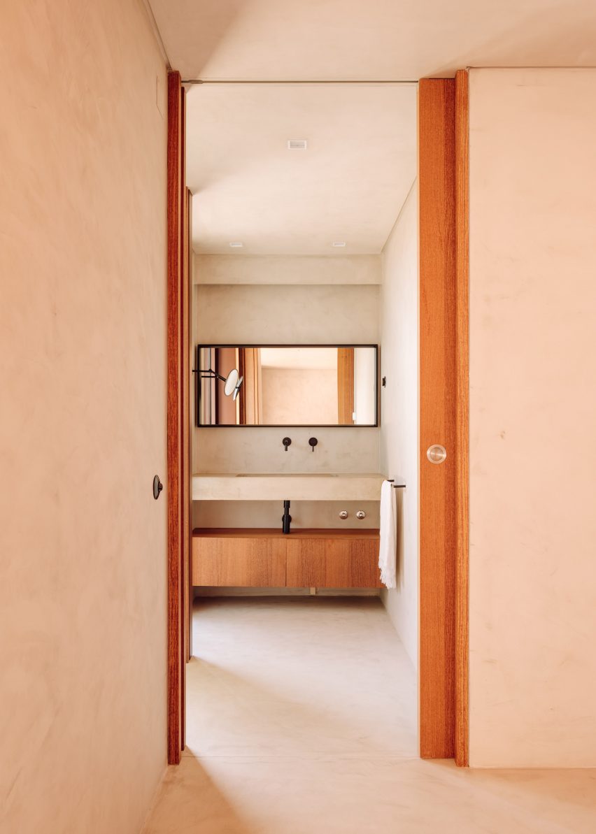 Casa Altinho by António Costa Lima Arquitectos