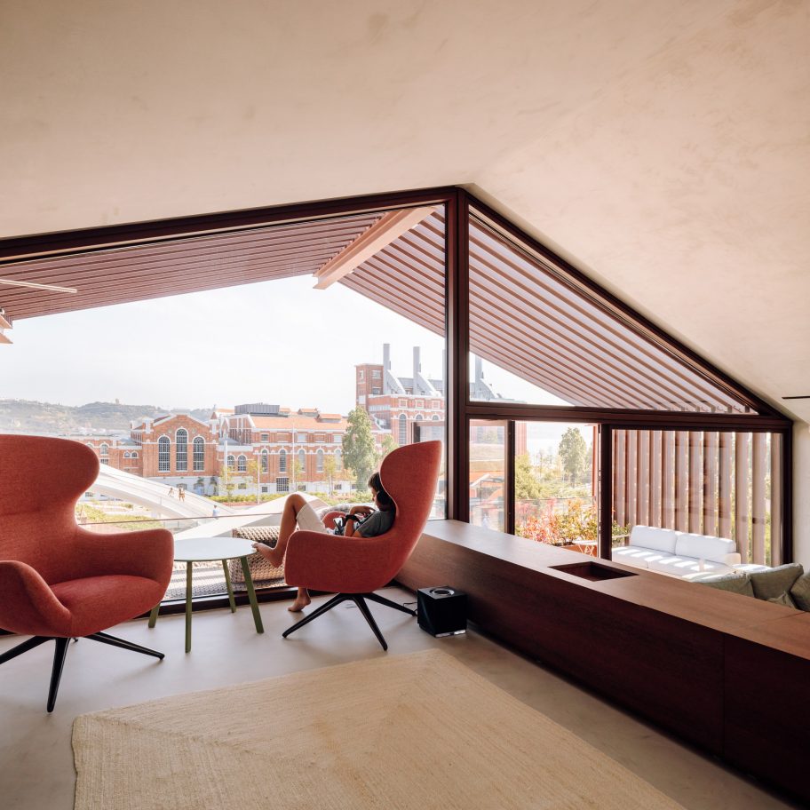 Casa Altinho by António Costa Lima Arquitectos