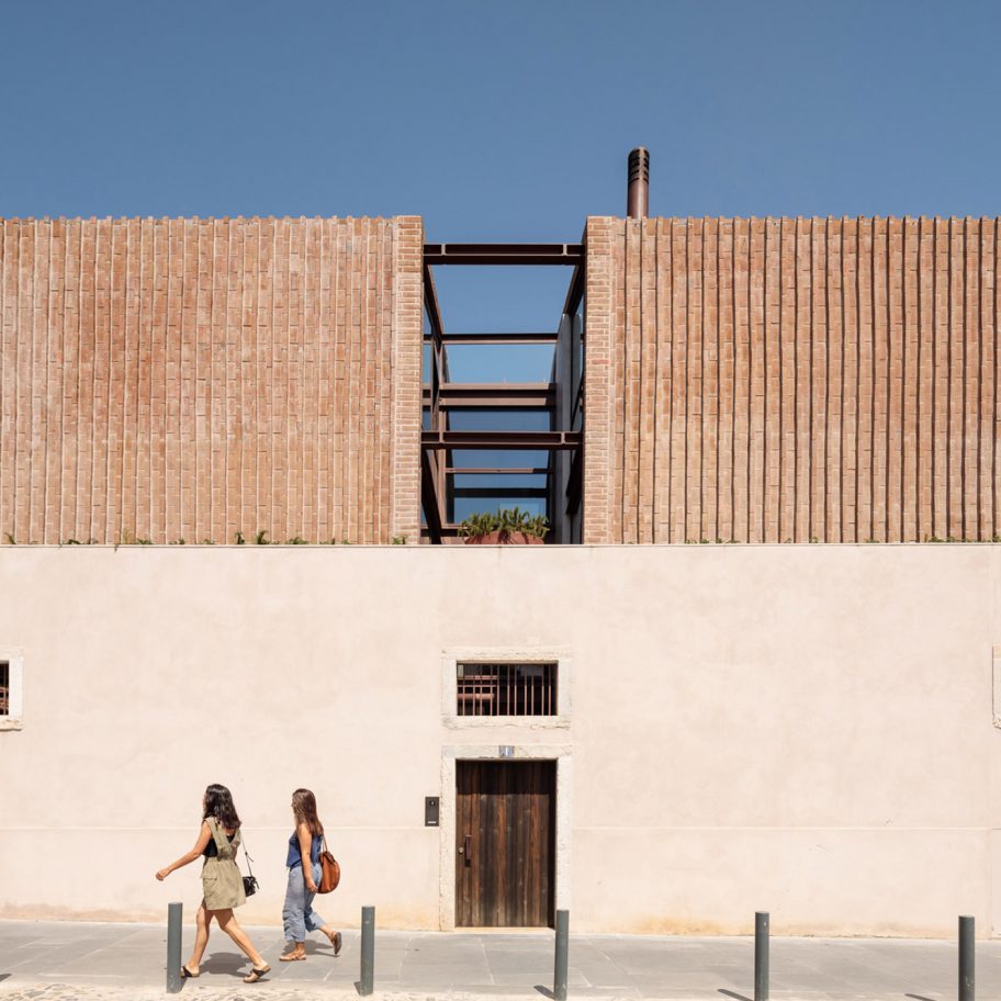 Casa Altinho by António Costa Lima Arquitectos
