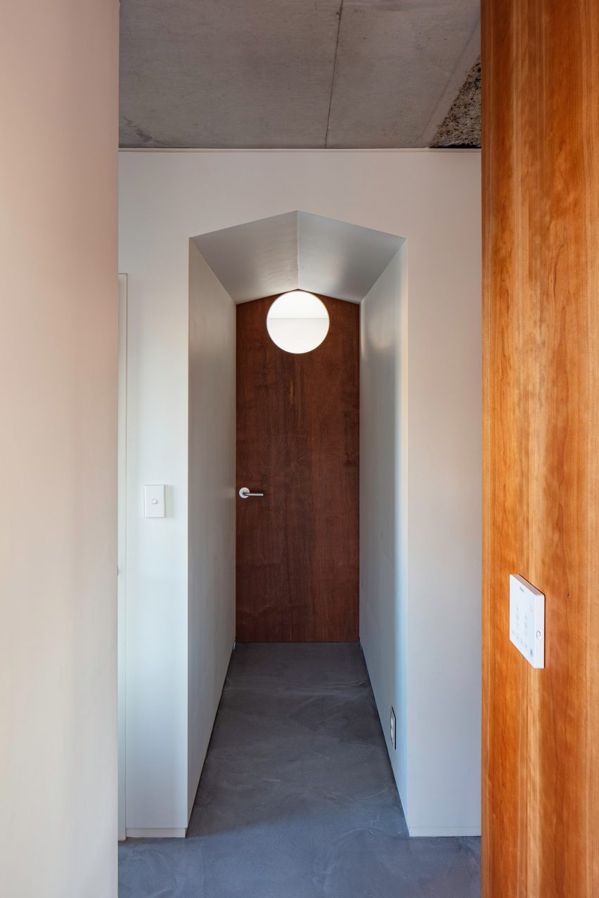 Cascade house by Aoa Architects