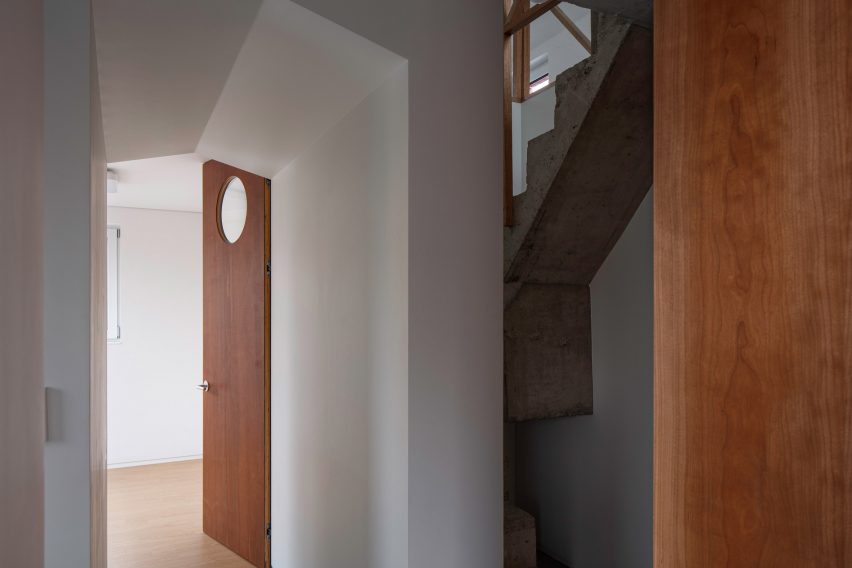 Cascade house by Aoa Architects