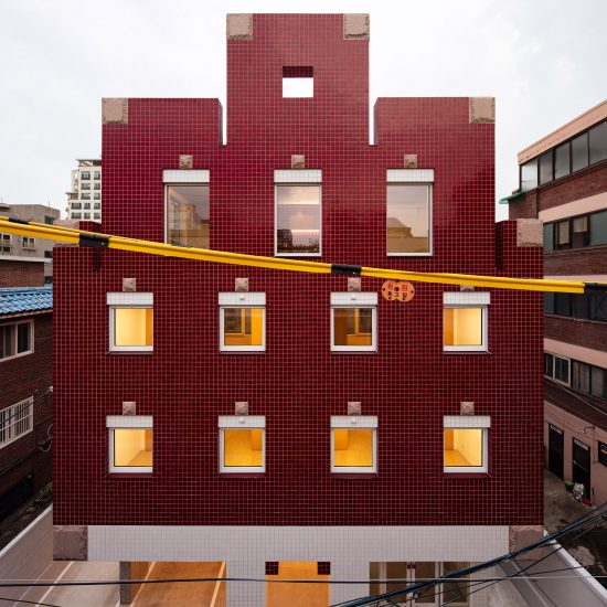 Cascade house by Aoa Architects