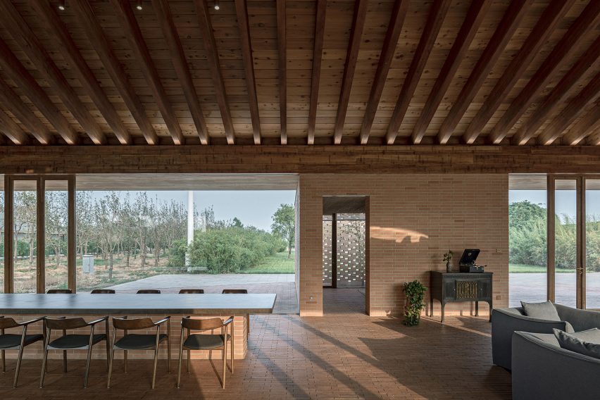 Courtyard Villa by Arch Studio