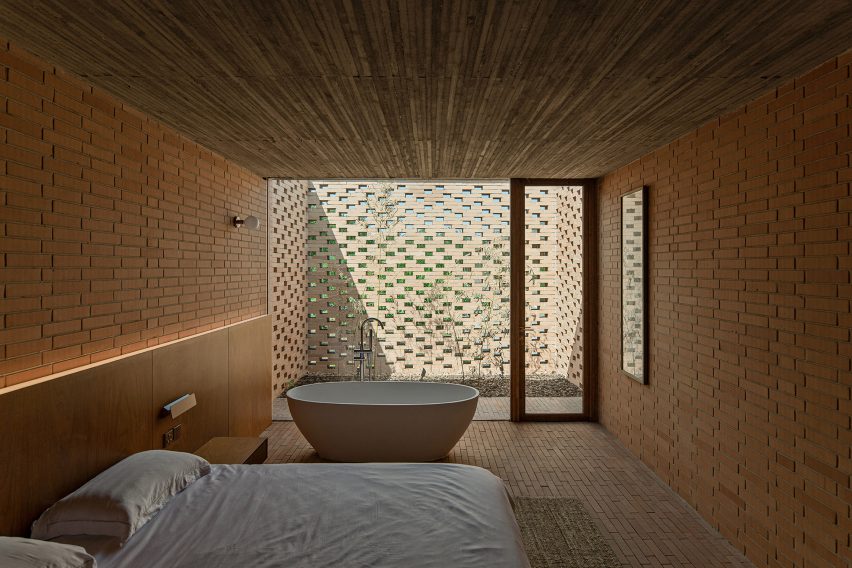 Courtyard Villa by Arch Studio