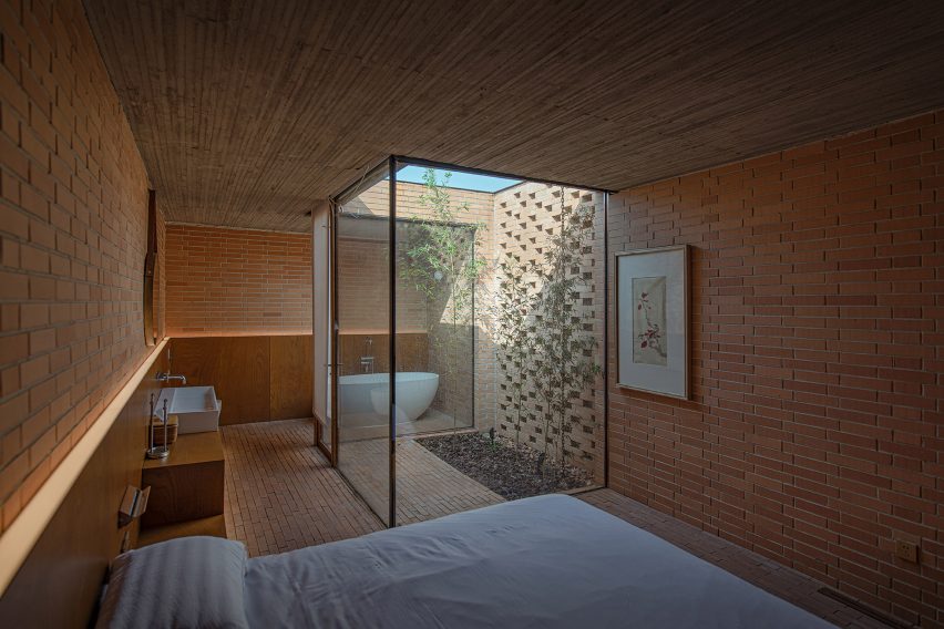 Courtyard Villa by Arch Studio