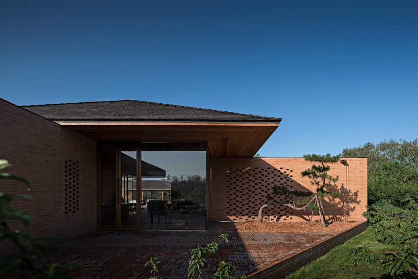 Courtyard Villa by Arch Studio