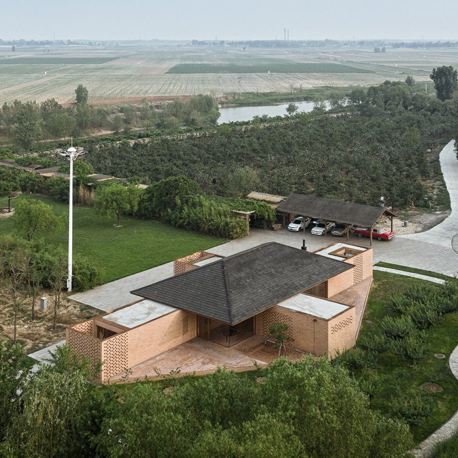 Courtyard Villa by Arch Studio