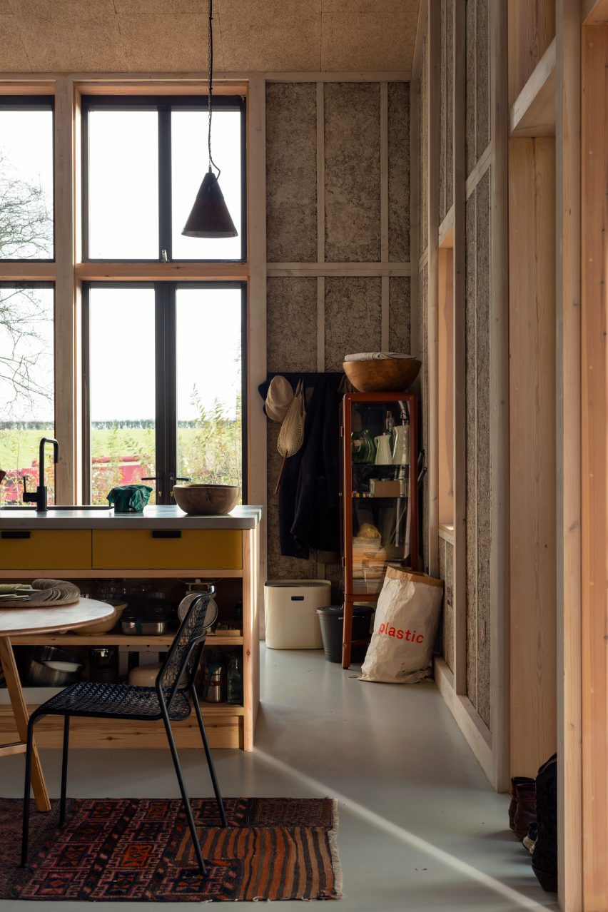 Flat House on Margent Farm, Cambridgeshire by Practice Architecture