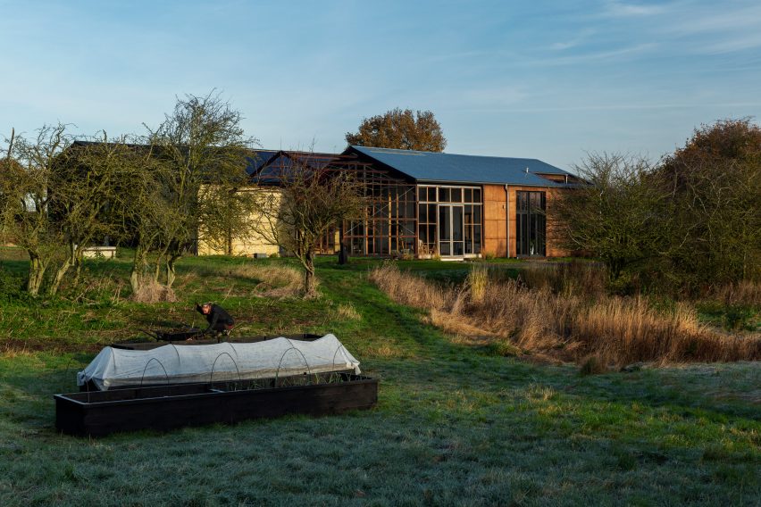 Flat House on Margent Farm, Cambridgeshire by Practice Architecture
