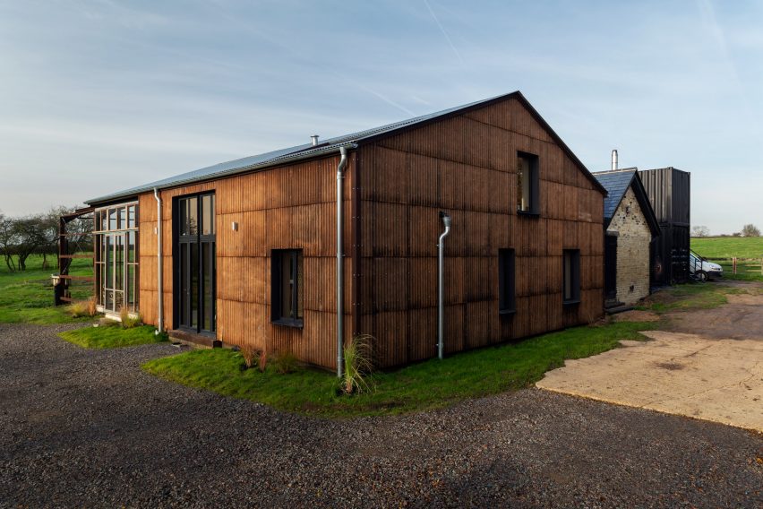 Flat House on Margent Farm, Cambridgeshire by Practice Architecture
