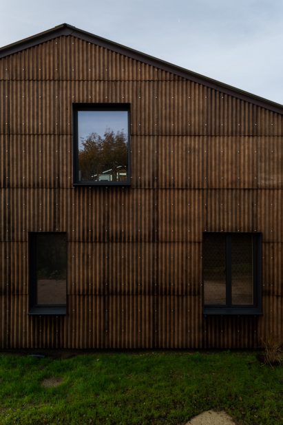 Flat House on Margent Farm, Cambridgeshire by Practice Architecture