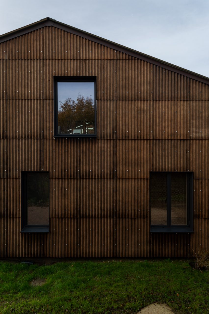Flat House on Margent Farm, Cambridgeshire by Practice Architecture