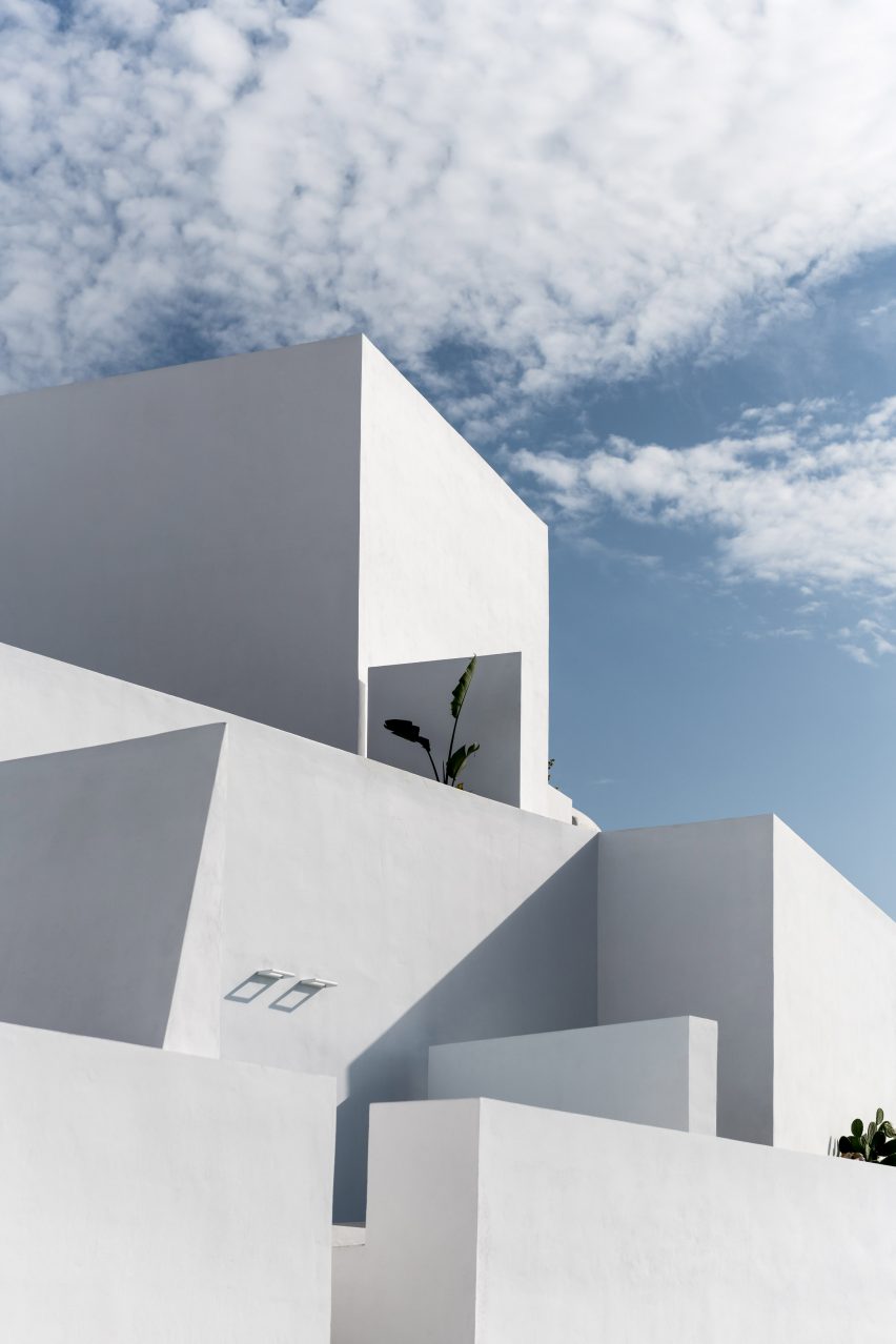 Saint Hotel in Santorini by Kapsimalis Architects