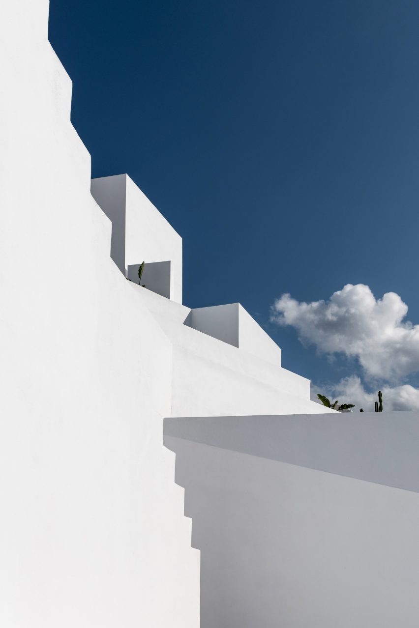 Saint Hotel in Santorini by Kapsimalis Architects