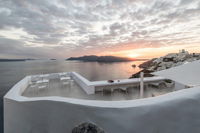 Saint Hotel in Santorini by Kapsimalis Architects