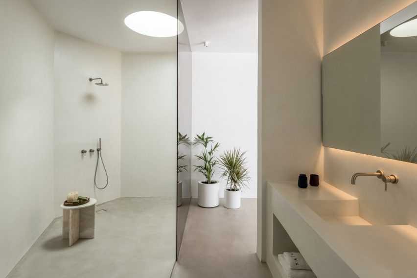 Saint Hotel in Santorini by Kapsimalis Architects