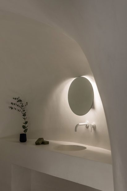 Saint Hotel in Santorini by Kapsimalis Architects