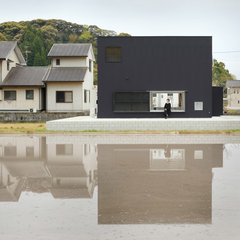 House in Kadogawa by Atelier Kento Eto