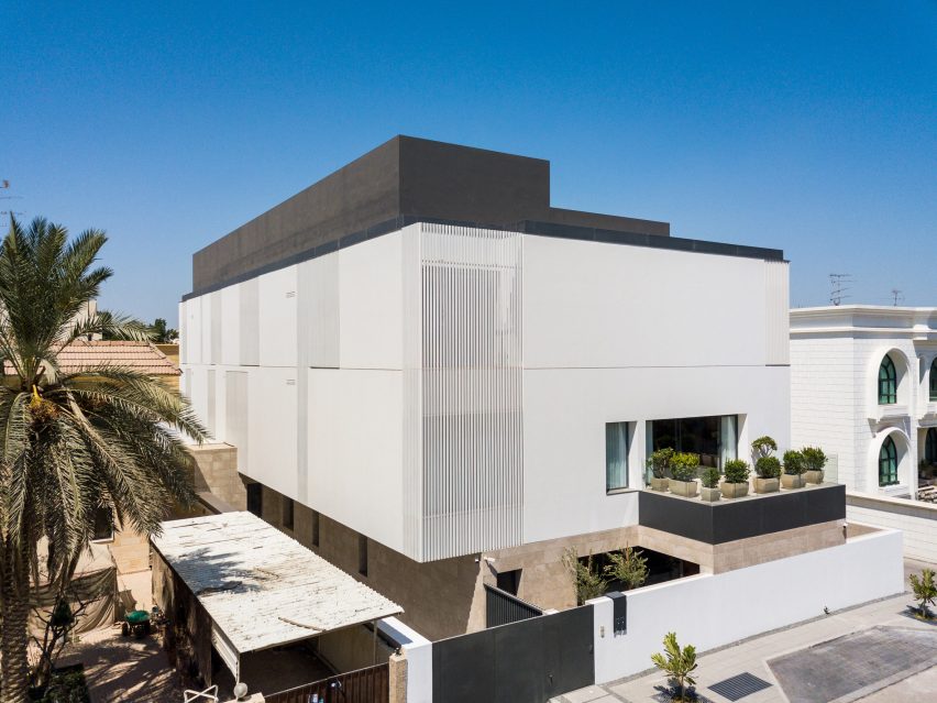 House in Mishref by Studio Toggle