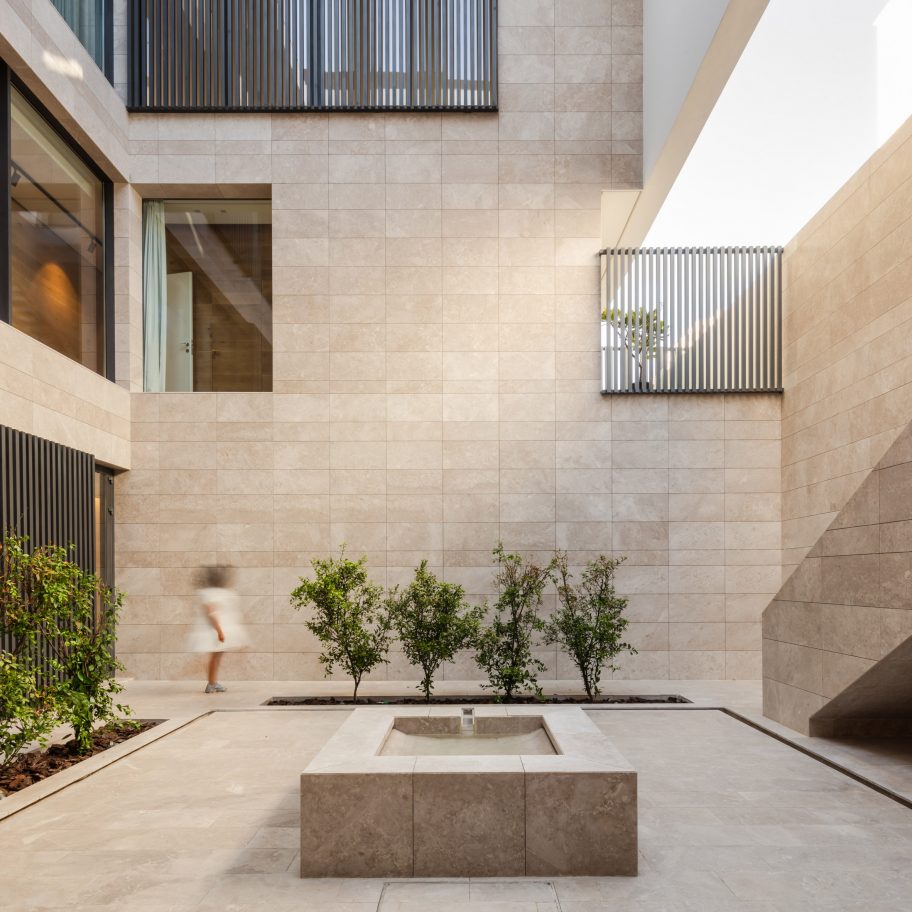 House in Mishref by Studio Toggle