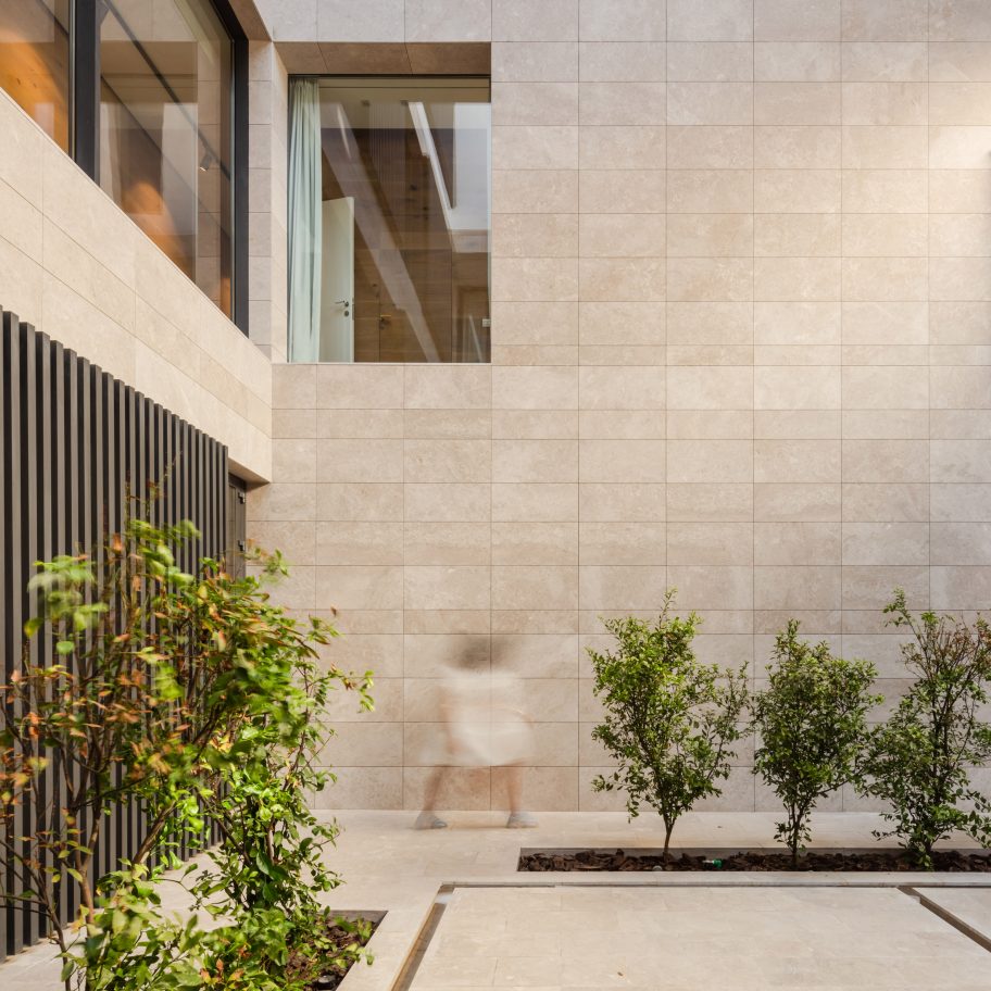 House in Mishref by Studio Toggle