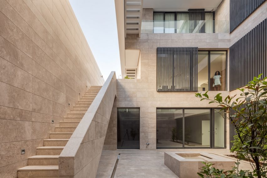 House in Mishref by Studio Toggle