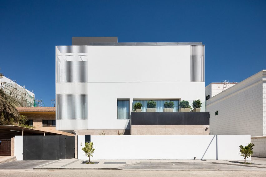 House in Mishref by Studio Toggle