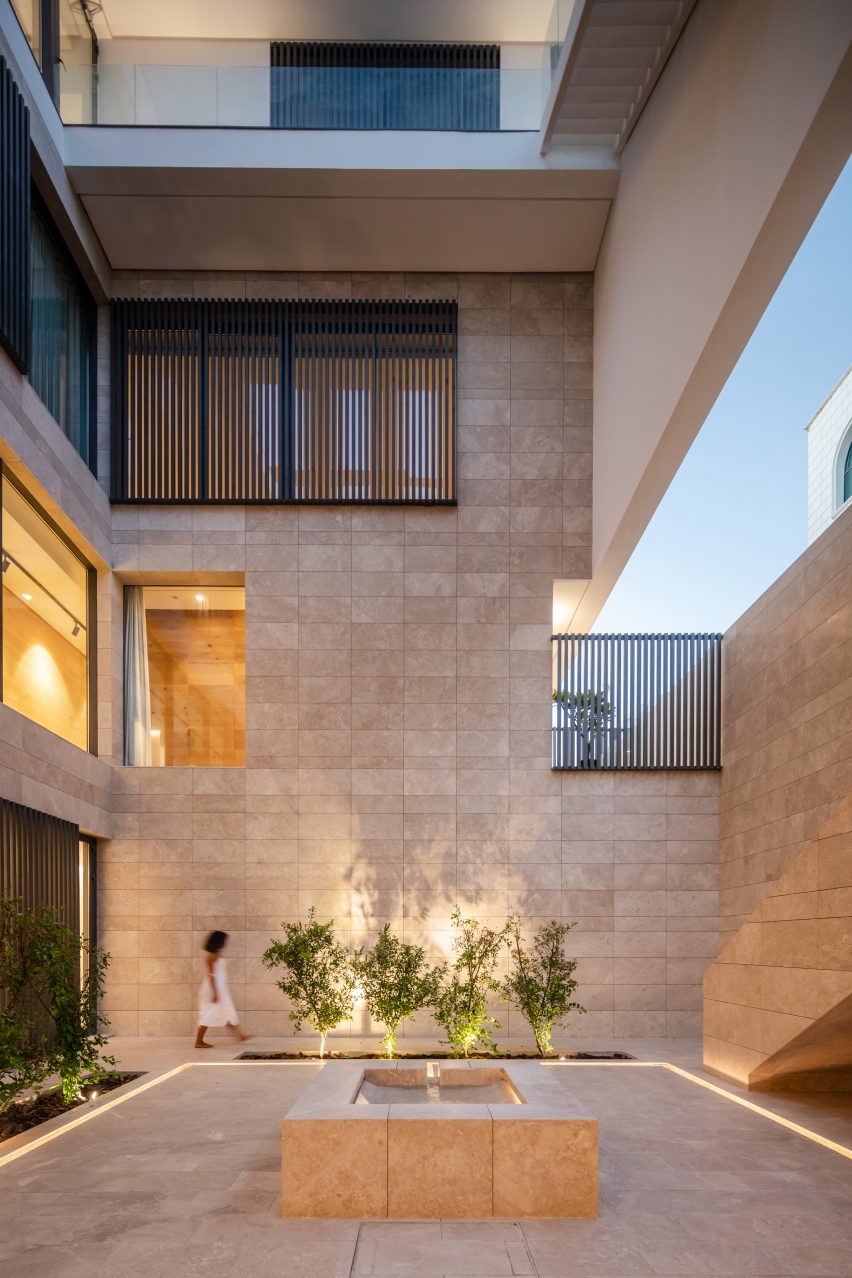House in Mishref by Studio Toggle