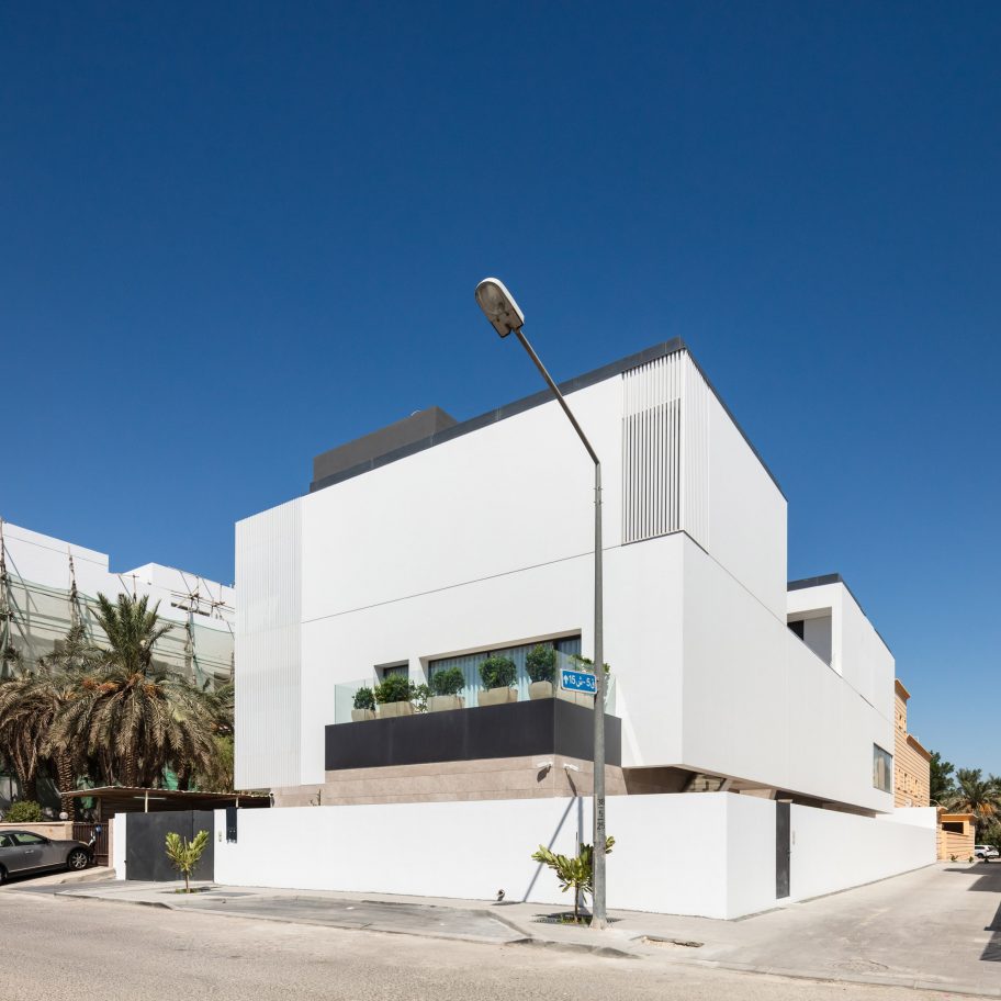 House in Mishref by Studio Toggle