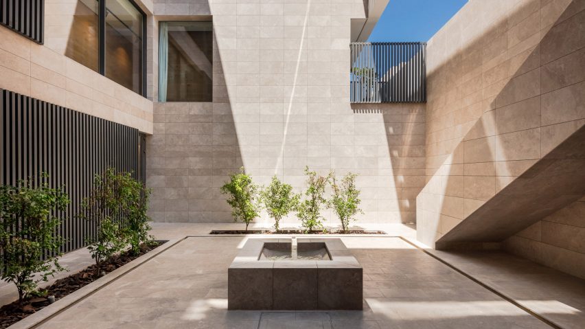 House in Mishref by Studio Toggle