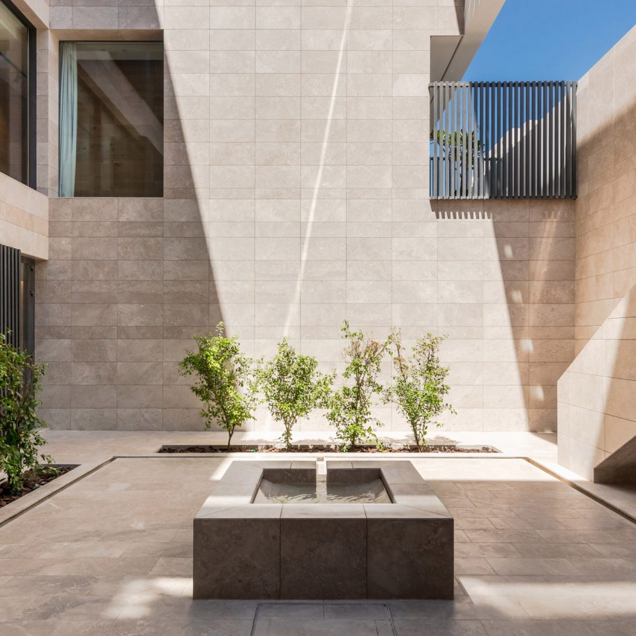 House in Mishref by Studio Toggle