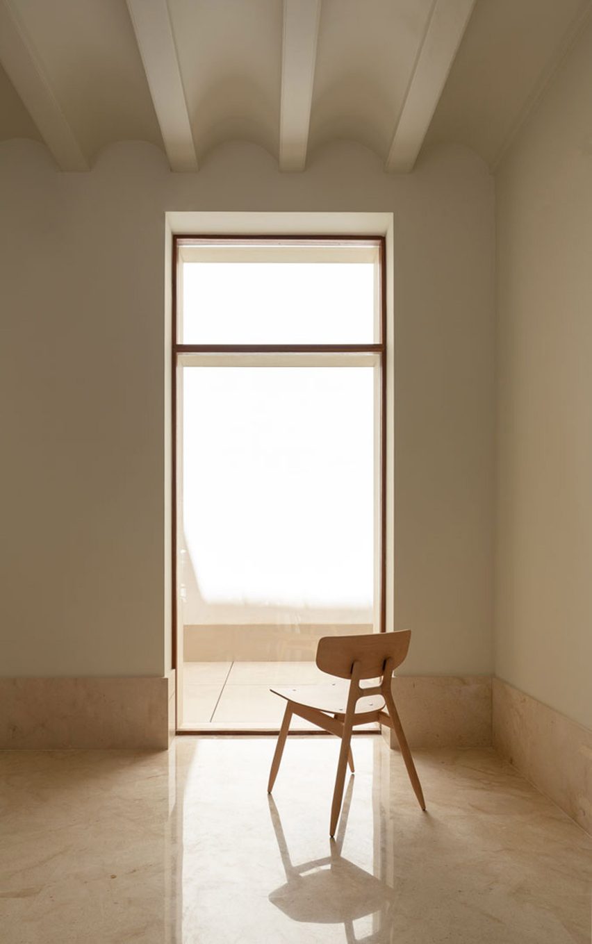 House of Giants by Iterare Arquitectos