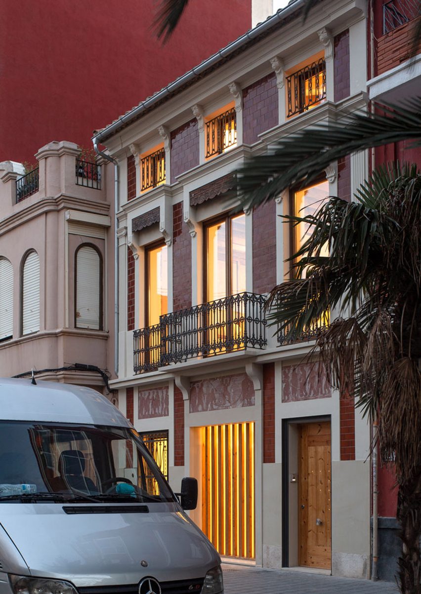 House of Giants by Iterare Arquitectos