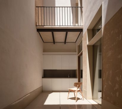 House of Giants by Iterare Arquitectos