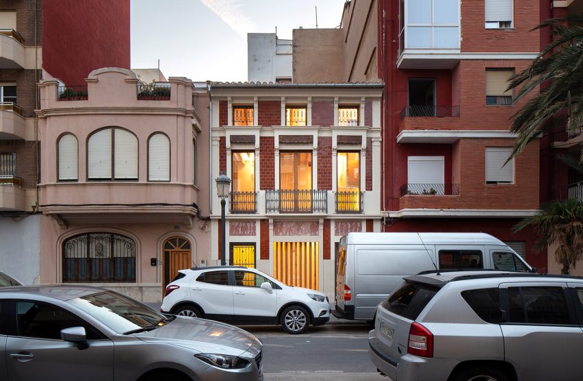 House of Giants by Iterare Arquitectos