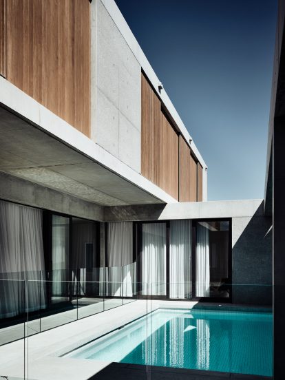 Mermaid Beach Residence by B.E. Architecture