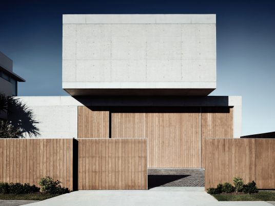 Mermaid Beach Residence by B.E. Architecture
