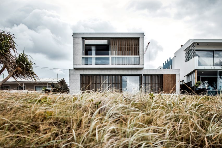Mermaid Beach Residence by B.E. Architecture