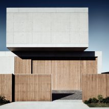 Mermaid Beach Residence by B.E. Architecture