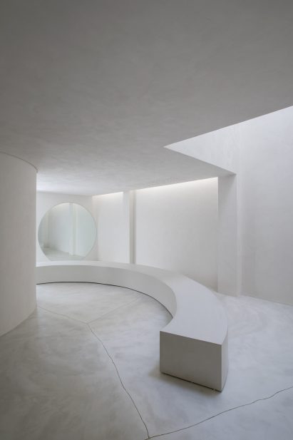 Selo Shoe Store by MNMA