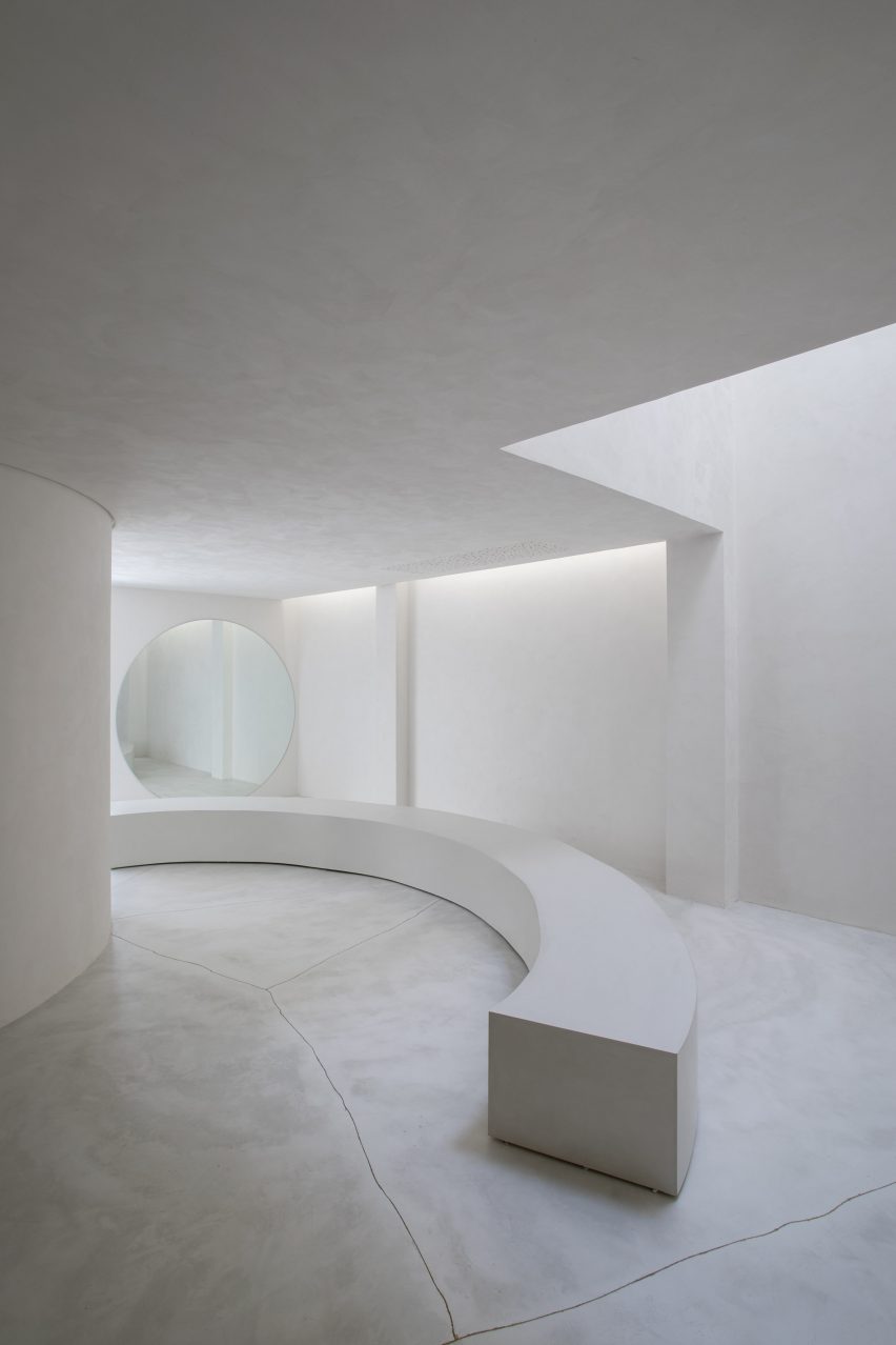 Selo Shoe Store by MNMA