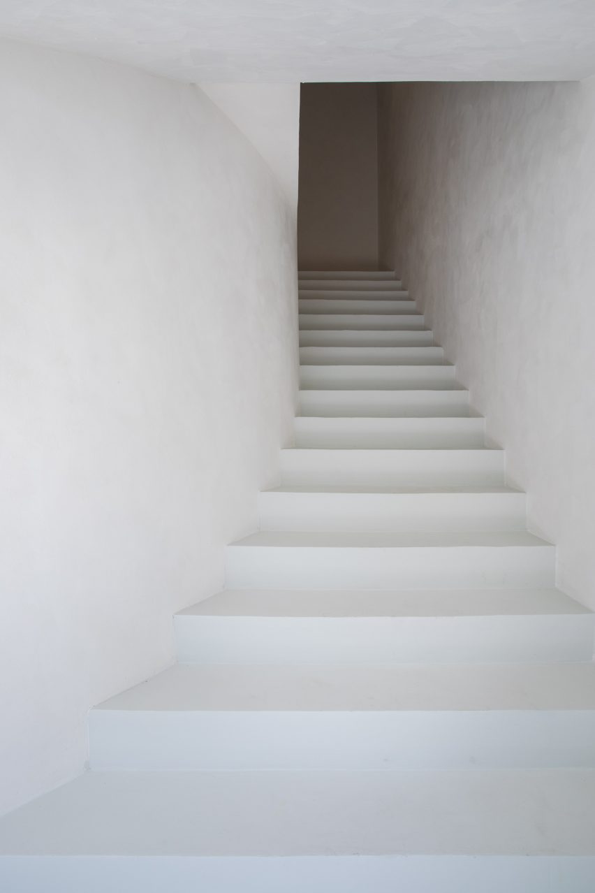 Selo Shoe Store by MNMA