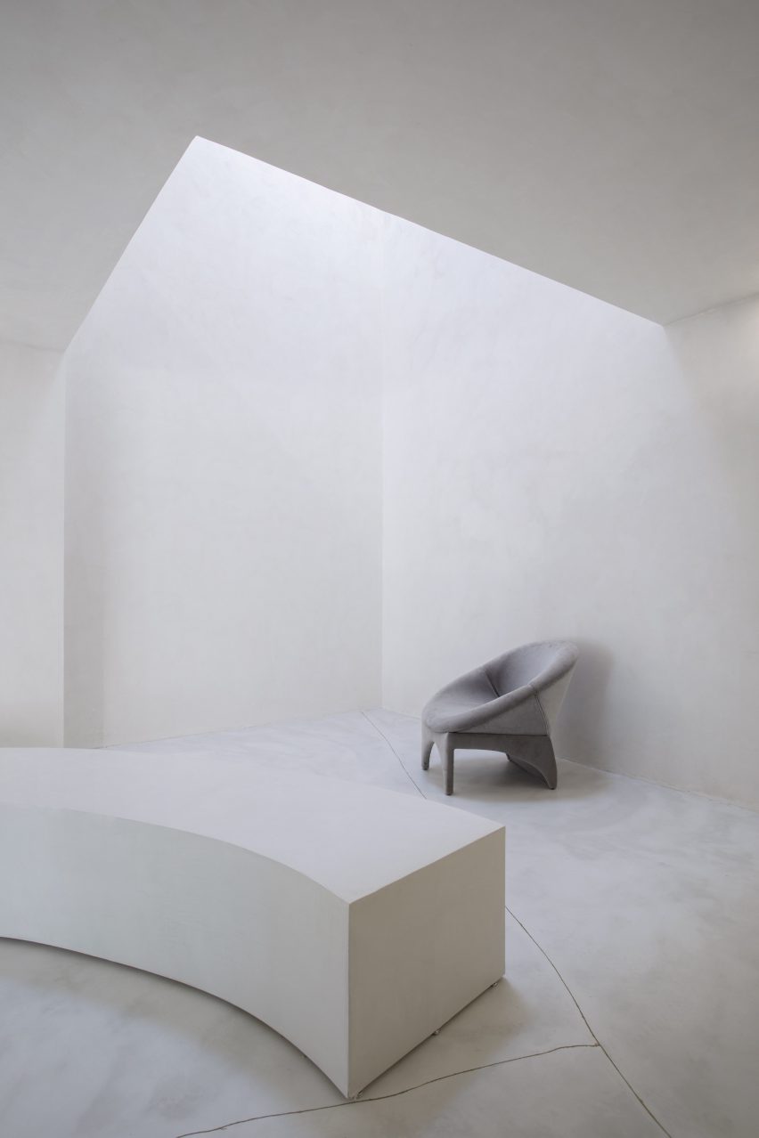 Selo Shoe Store by MNMA