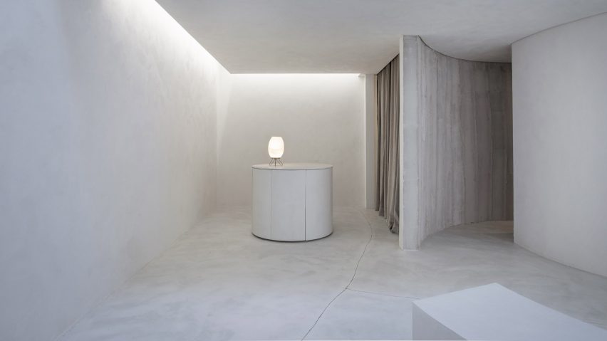Selo Shoe Store by MNMA