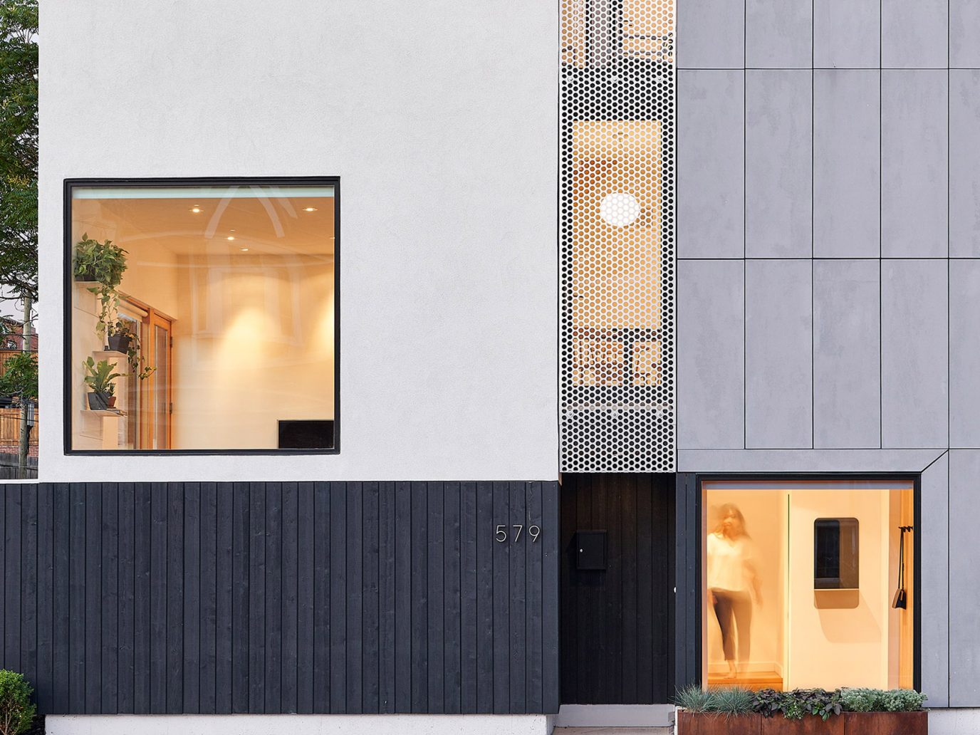 SemiSemi House by Peter McNeil and Clarissa Nam COMN Architects